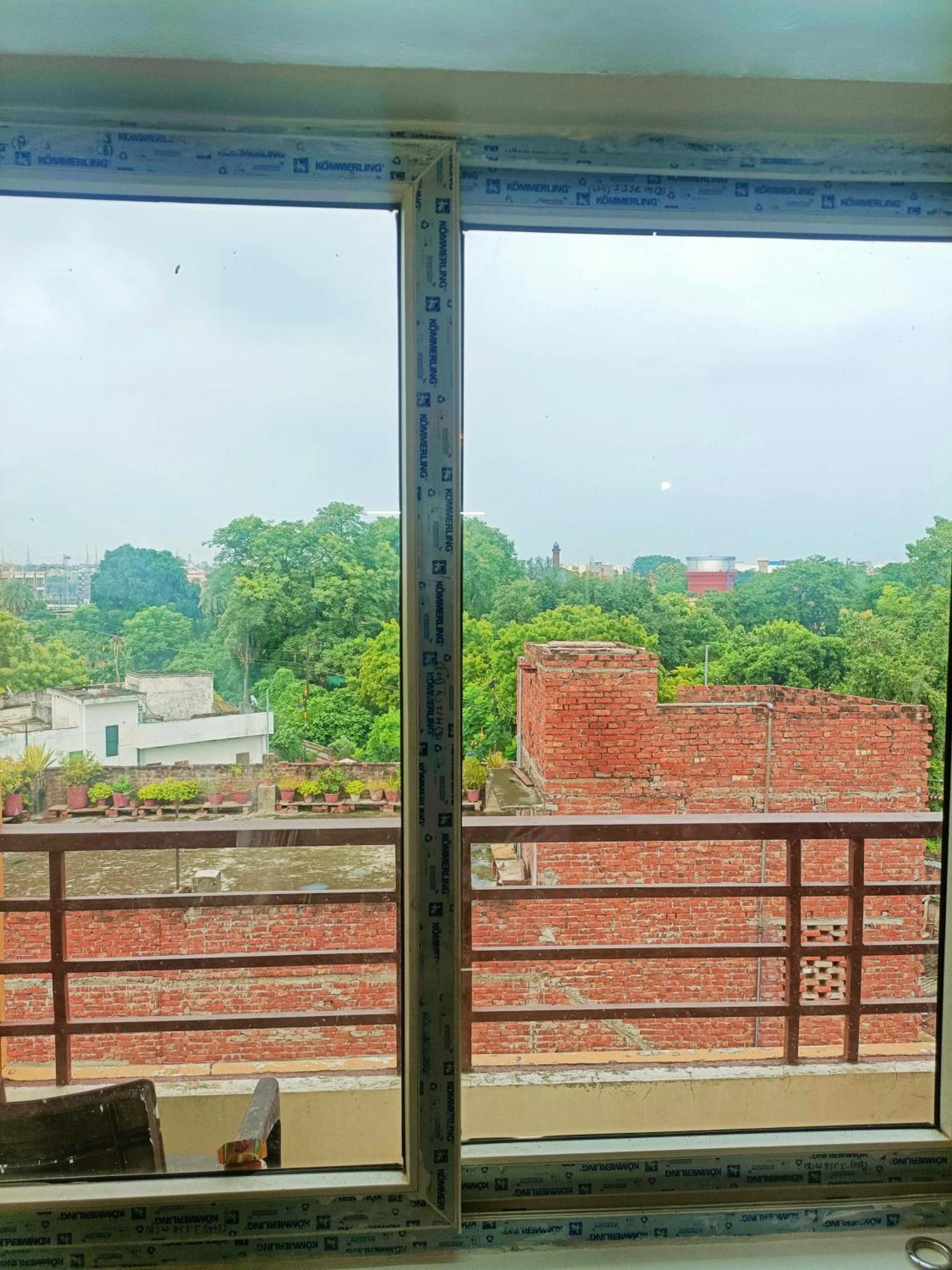 Pretty Garden View Apartment 3Bhk Furnished Flat Near Kashi Vishwanath Temple Varanasi Bagian luar foto