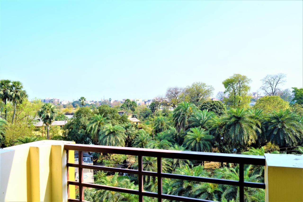 Pretty Garden View Apartment 3Bhk Furnished Flat Near Kashi Vishwanath Temple Varanasi Bagian luar foto